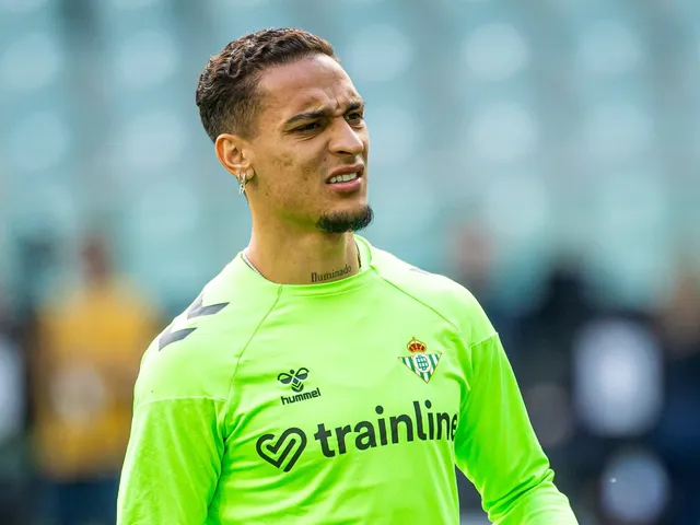 Man United accept Antony bid but transfer saga takes 'dramatic turn' as Real Betis release statement