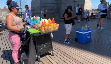 Defying a NYC ban, illegal vending thrives on iconic Brooklyn Bridge this summer