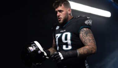 Cowboys claim former Eagles blocker off waivers