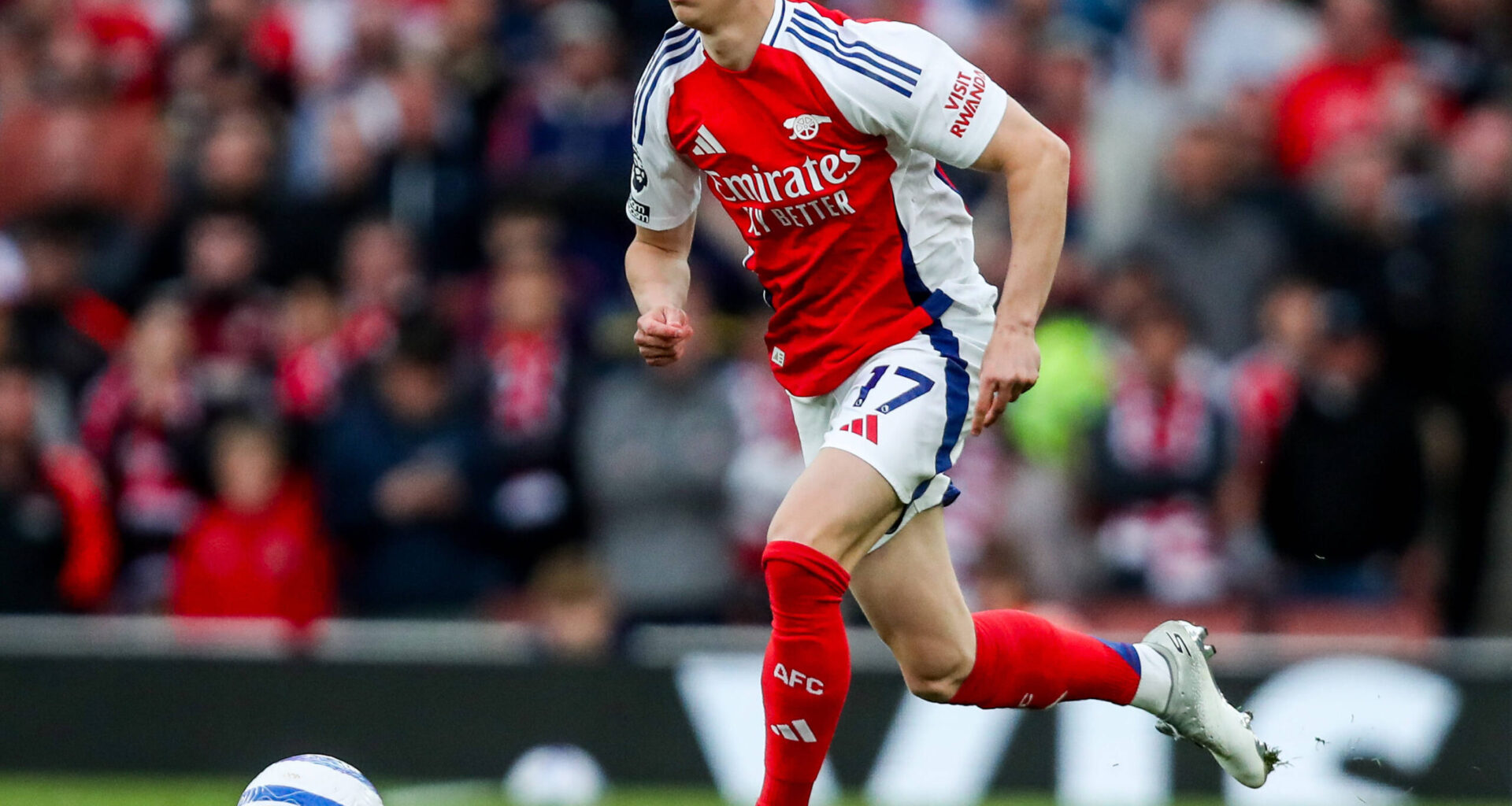 Arsenal Considering Sale of Defender Amid Contract Uncertainty
