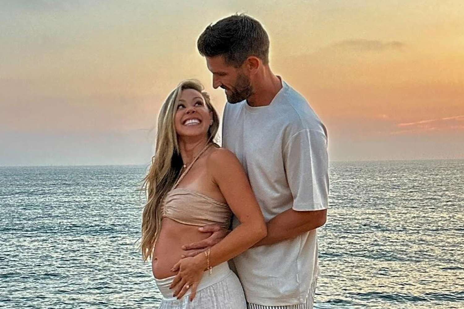 'Survivor' contestant Kara Kay announces she's pregnant