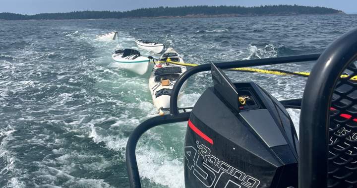 12 kayakers rescued by RCMP in U.S. waters off Washington state - BC