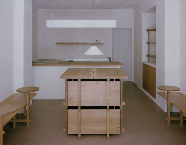 KURA-GE Coffee Shop / Moyésoa + Rémy Aznar - Image 1 of 11