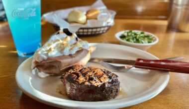 7 Healthiest And 7 Unhealthiest Items On The Texas Roadhouse Menu