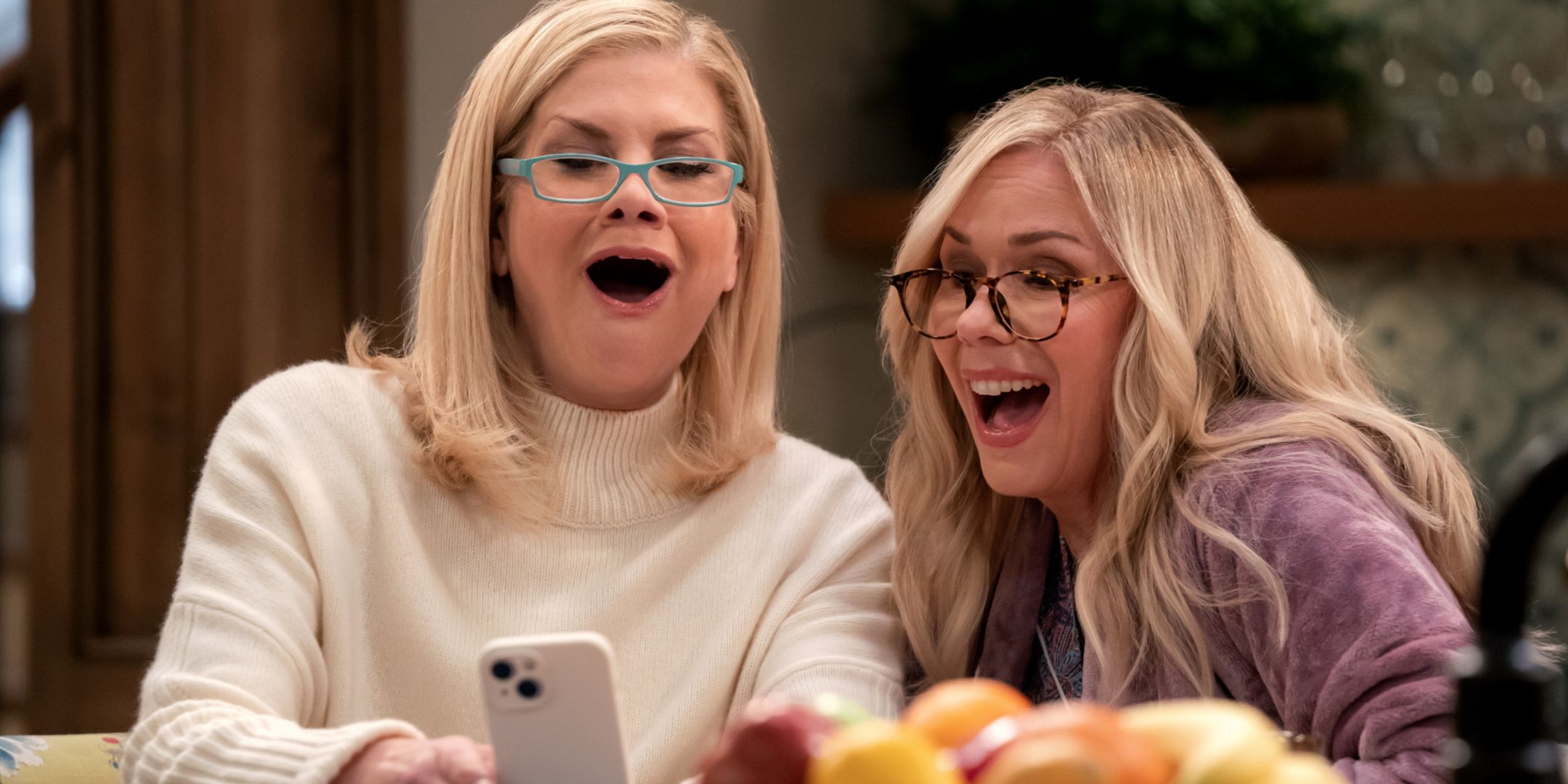 Kristen Johnston and Leanne Moragan as they appear in Netflix's Leanne from Chuck Lorre