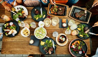 The Best Time to Eat Dinner, According to Nutrition Experts