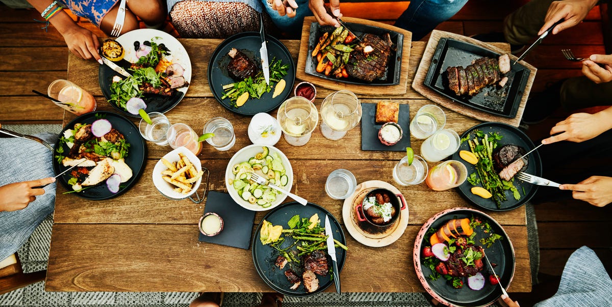 The Best Time to Eat Dinner, According to Nutrition Experts