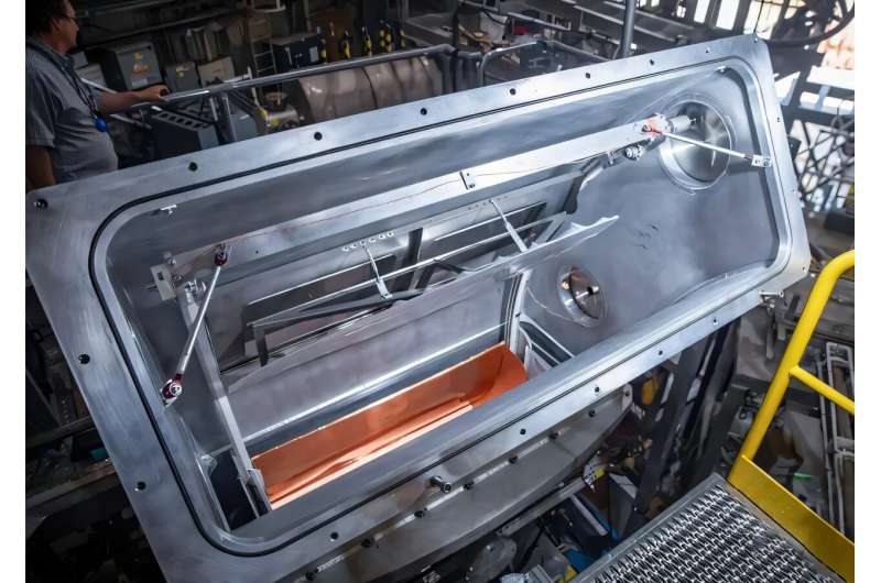 New measurement of free neutron lifetime achieves world-record precision