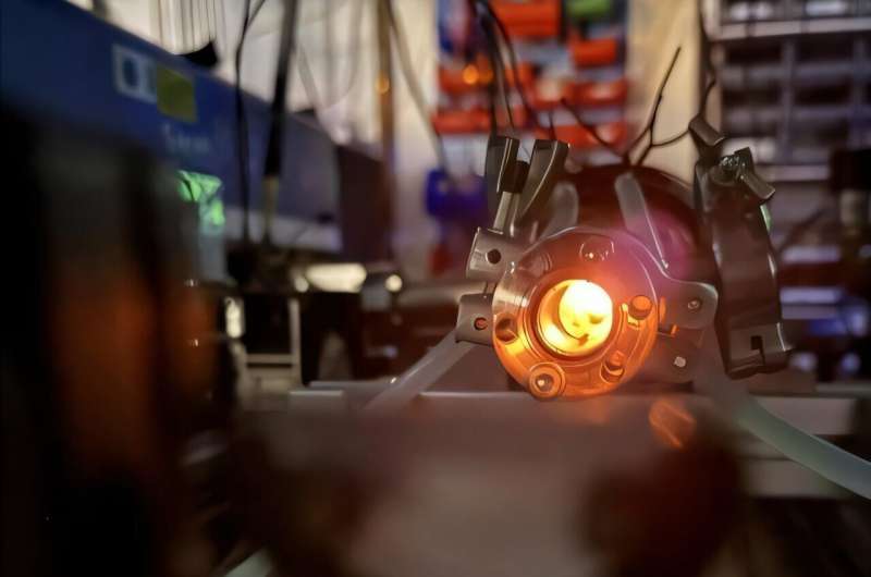 New method developed for investigating the internal structure of atoms
