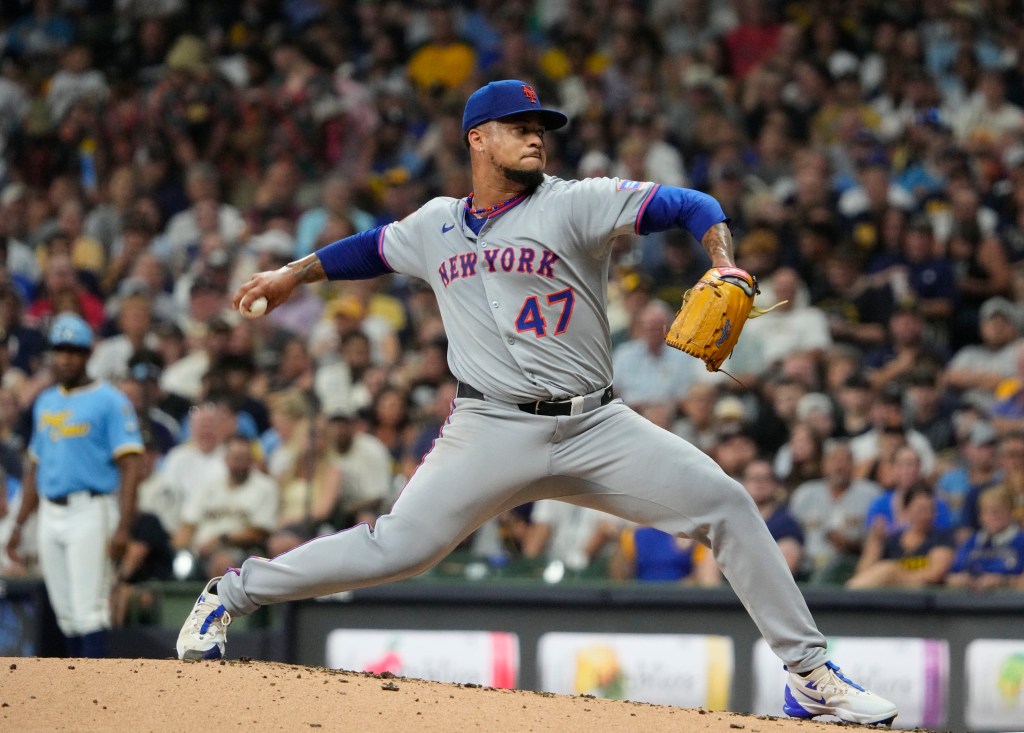 New York Mets pitcher Frankie Montas (47) pitching.