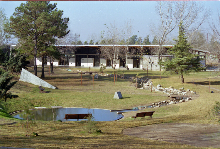 A Natural Childhood: How Architecture Connects Landscape, Culture, and Play - Image 11 of 26