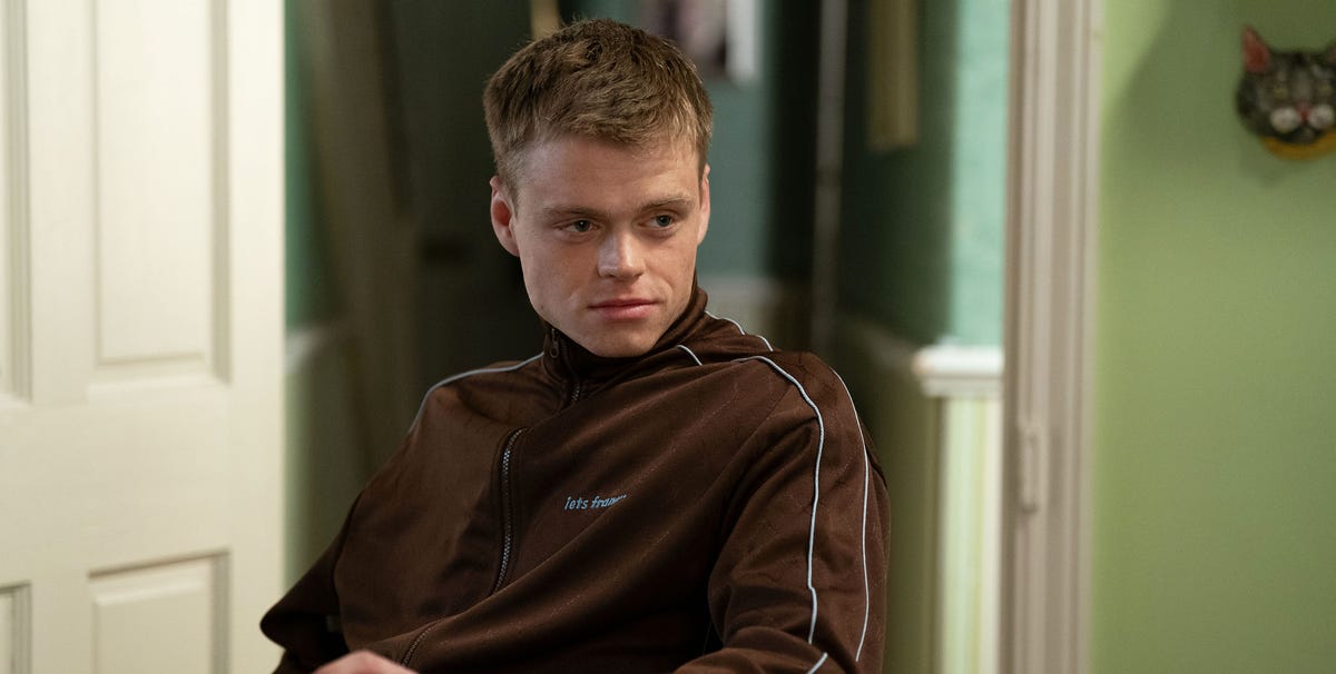EastEnders confirms risky new friendship for Oscar Branning next week