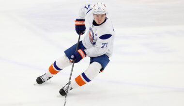 Schaefer signs 3-year, entry-level contract with Islanders