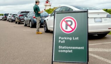 Canada Strong park pass has brought big crowds, but some question whether everyone should get in for free