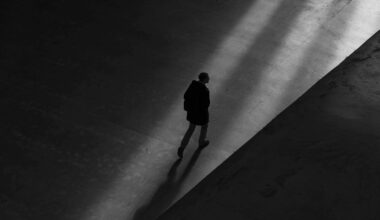 Man decides to live separately from wife after getting  <span class='webrupee'>₹</span>3 crore as pension; retirement plan backfires