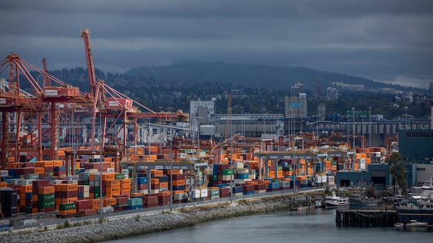 Canadian economy shrinks 1.6% in 2nd quarter as U.S. tariffs squeeze exports