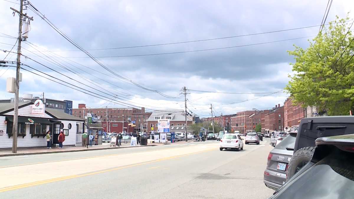Tourism-related jobs are down in Maine as average earnings rise