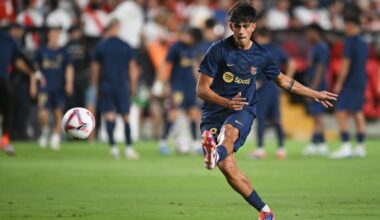 MADRID, SPAIN - AUGUST 27: Marc Bernal of FC Barcelona warms up prior to the La Liga match between Rayo Vallecano and FC Barcelona at Estadio de Vallecas on August 27, 2024 in Madrid, Spain. (Photo by Denis Doyle/Getty Images)