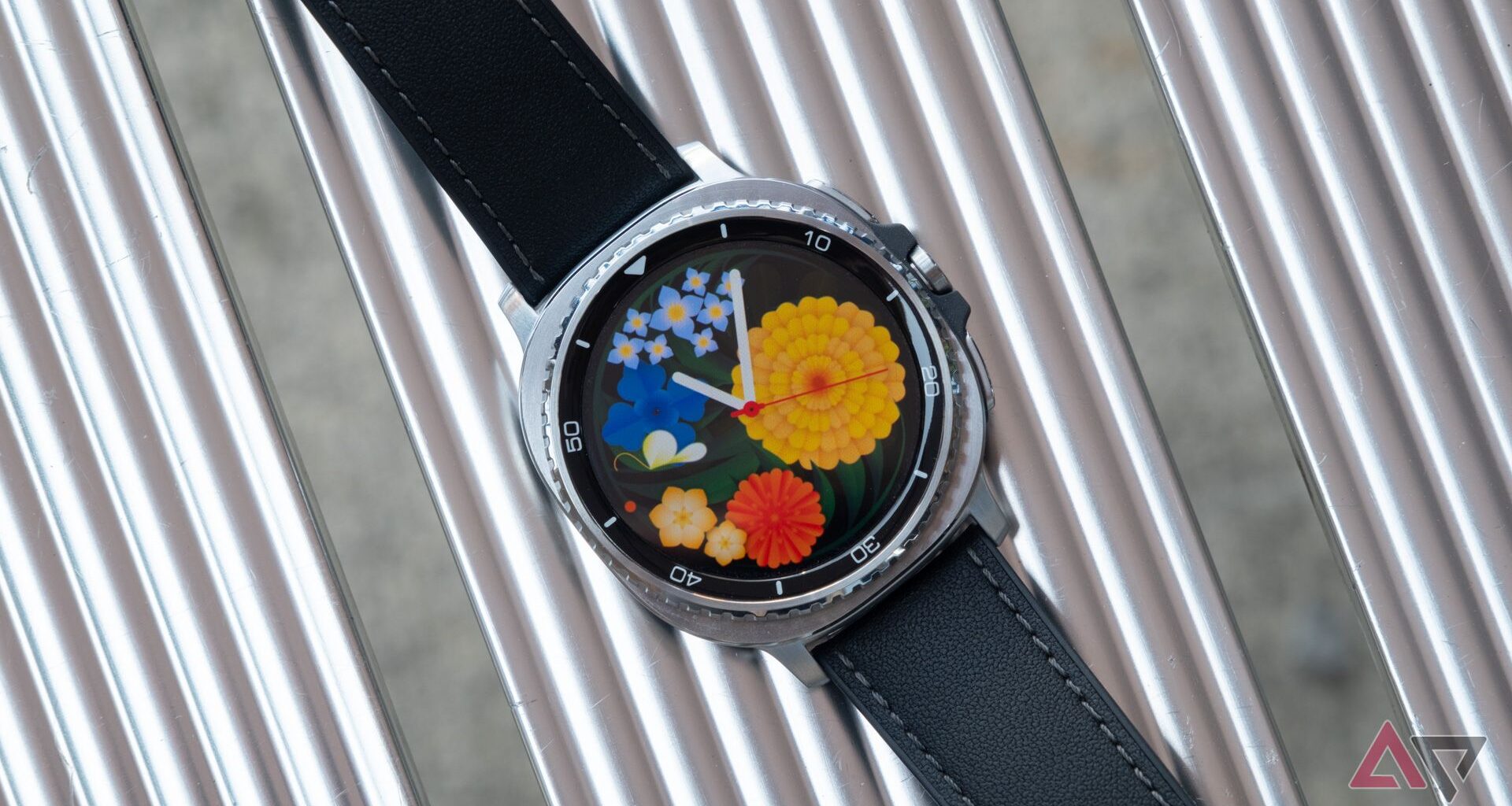 Google Play Store will call out watch faces that are hell on your battery