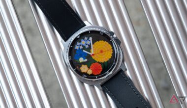 Google Play Store will call out watch faces that are hell on your battery