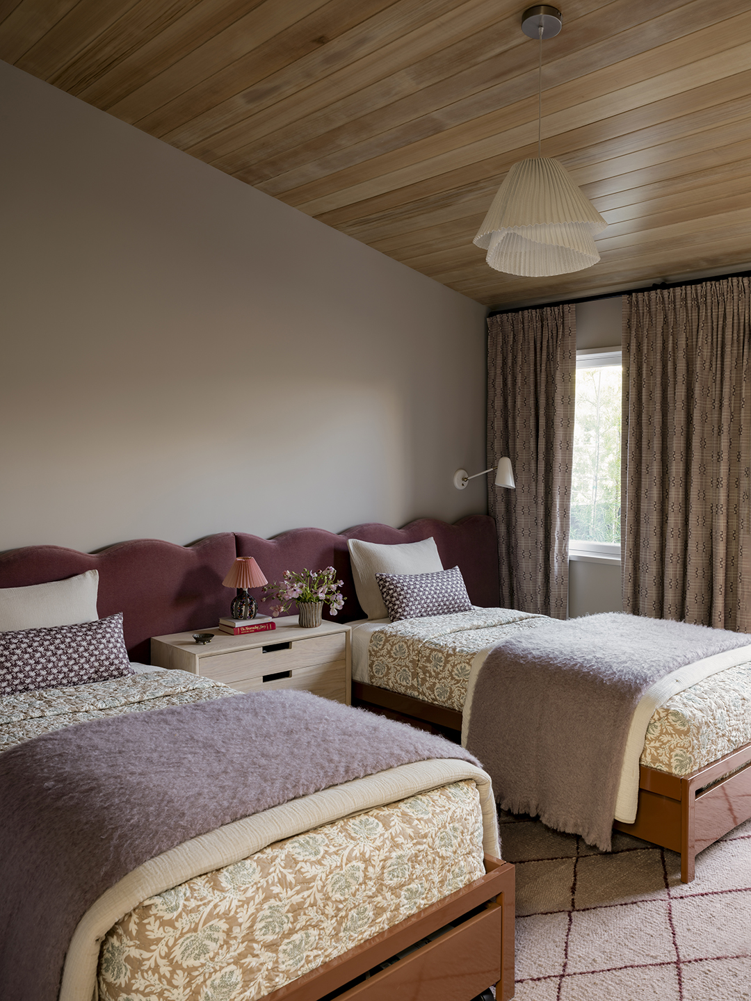 twin girls bedroom