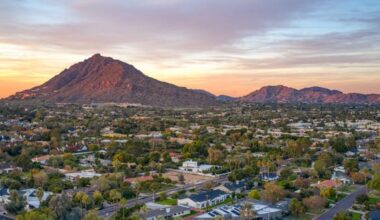 How to hike up Camelback Mountain in Phoenix, Arizona