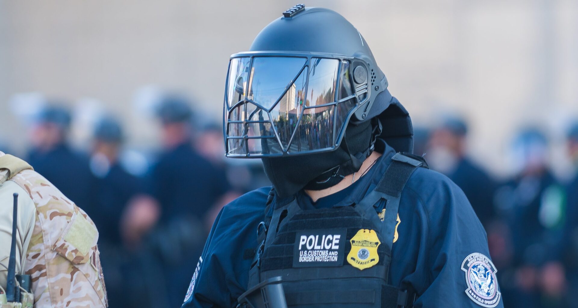 LA Council Unanimously Votes for Masked ICE Agents to Identify Themselves During Raids