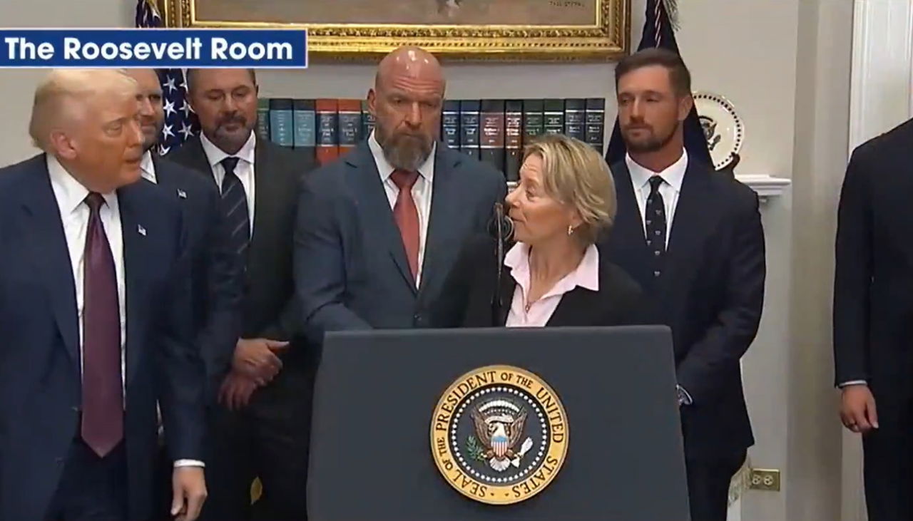 Golf legend rips into airline after being 'bumped out of class' day after meeting Donald Trump in White House