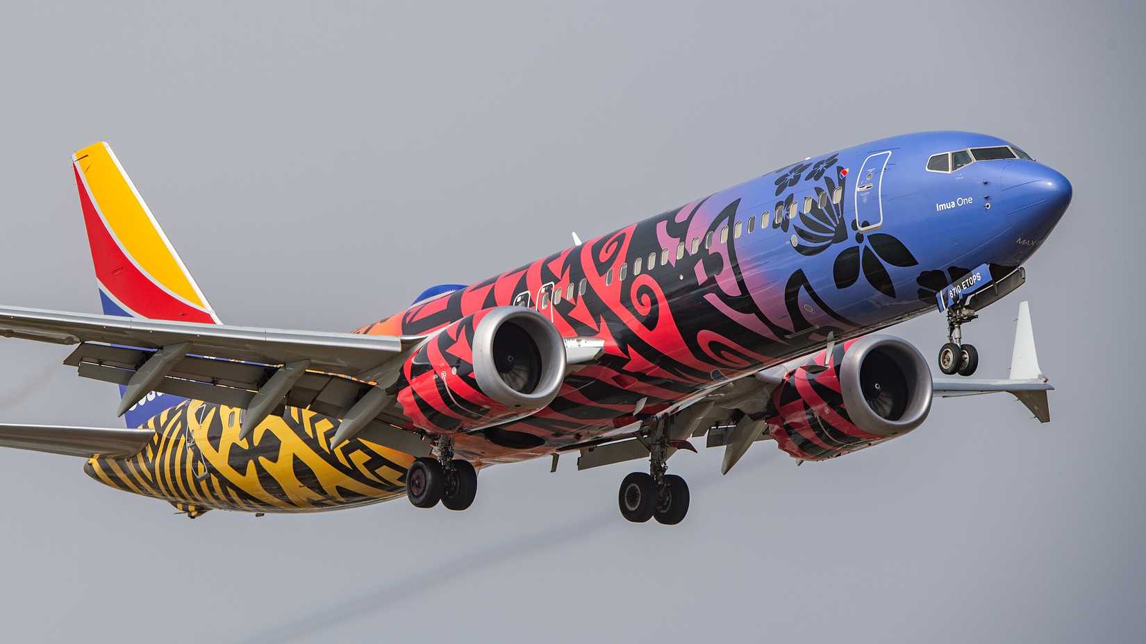 Southwest Airlines Boeing 737-MAX N8710M "Imua One" on final approach