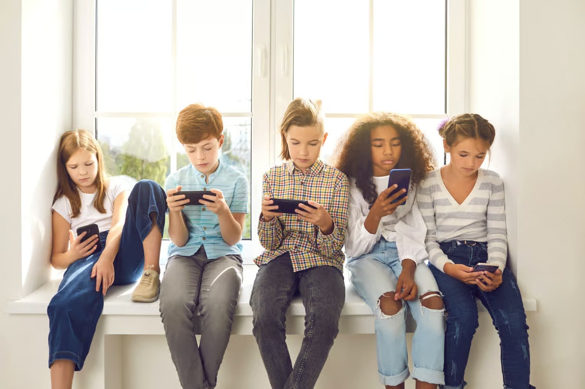 teenagers-smartphone