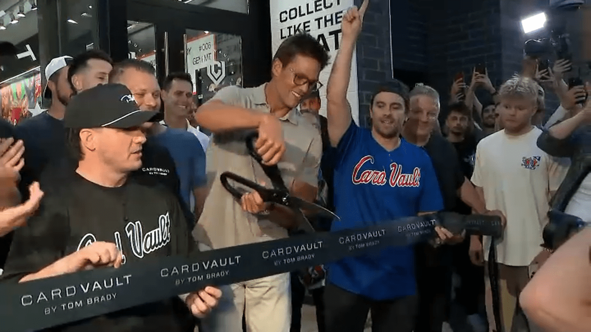 Tom Brady opens CardVault store in Chicaog’s Wrigleyville – NBC Chicago