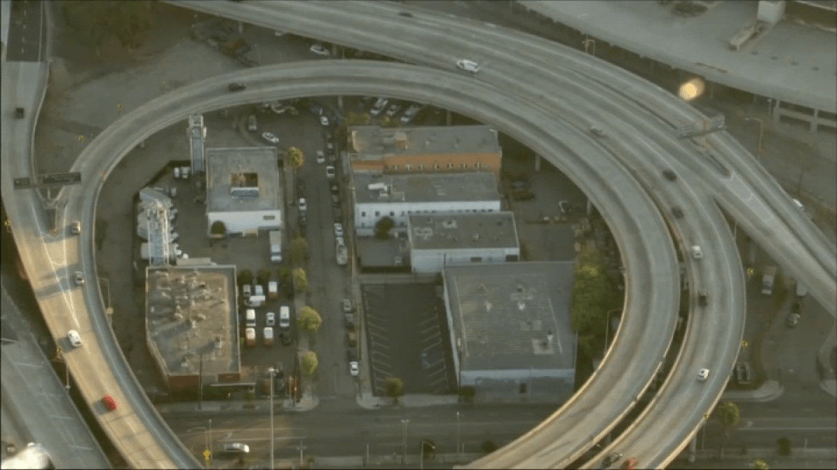 Neighbors endure traffic inside downtown LA’s ring of traffic – NBC Los Angeles