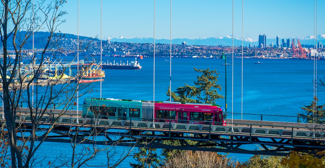 translink bus lions gate bridge