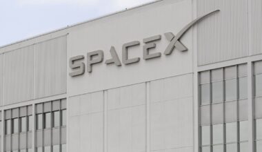 SpaceX Dragon splashes down off San Diego coast