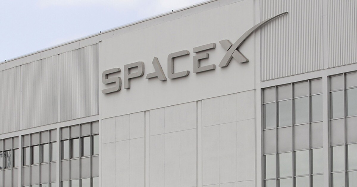 SpaceX Dragon splashes down off San Diego coast