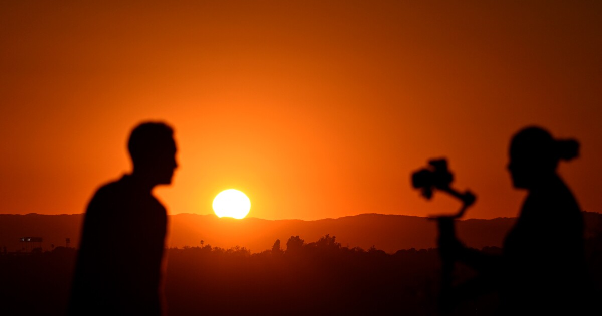As heat-related deaths rise, LA County will soon require landlords keep apartments cool