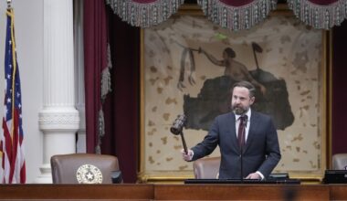 Paxton calls for Beto O'Rourke to be jailed in Texas redistricting fight