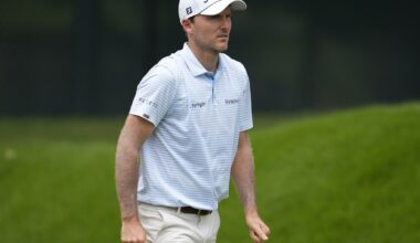 Russell Henley birdies last 3 holes for a 61 to lead Tour Championship over Scheffler