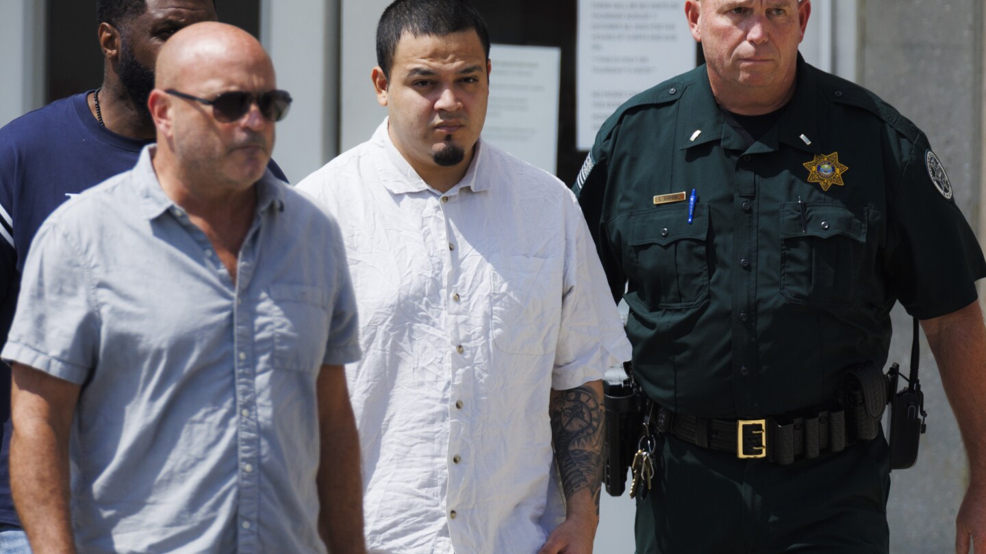 US seeks to deport Kilmar Abrego Garcia to Uganda after he refused plea offer, court filing shows