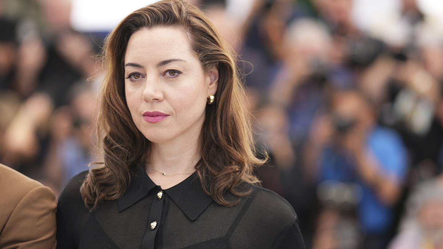 Aubrey Plaza likens grief over husband's death to 'ocean of awfulness'