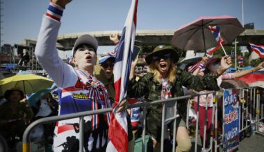 Protesters in Bangkok demand resignation of court-suspended Prime Minister Paetongtarn