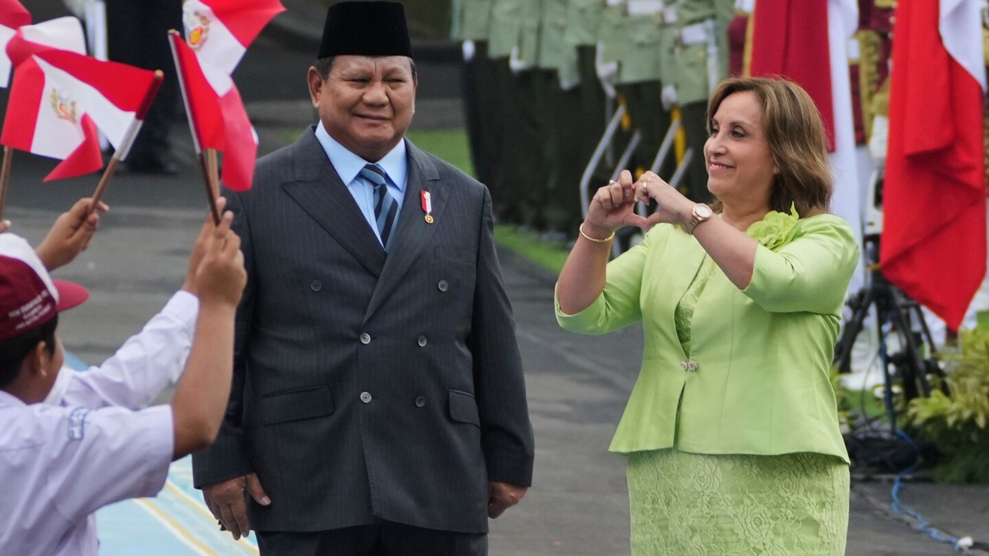 Peru and Indonesia leaders meet to boost economic ties