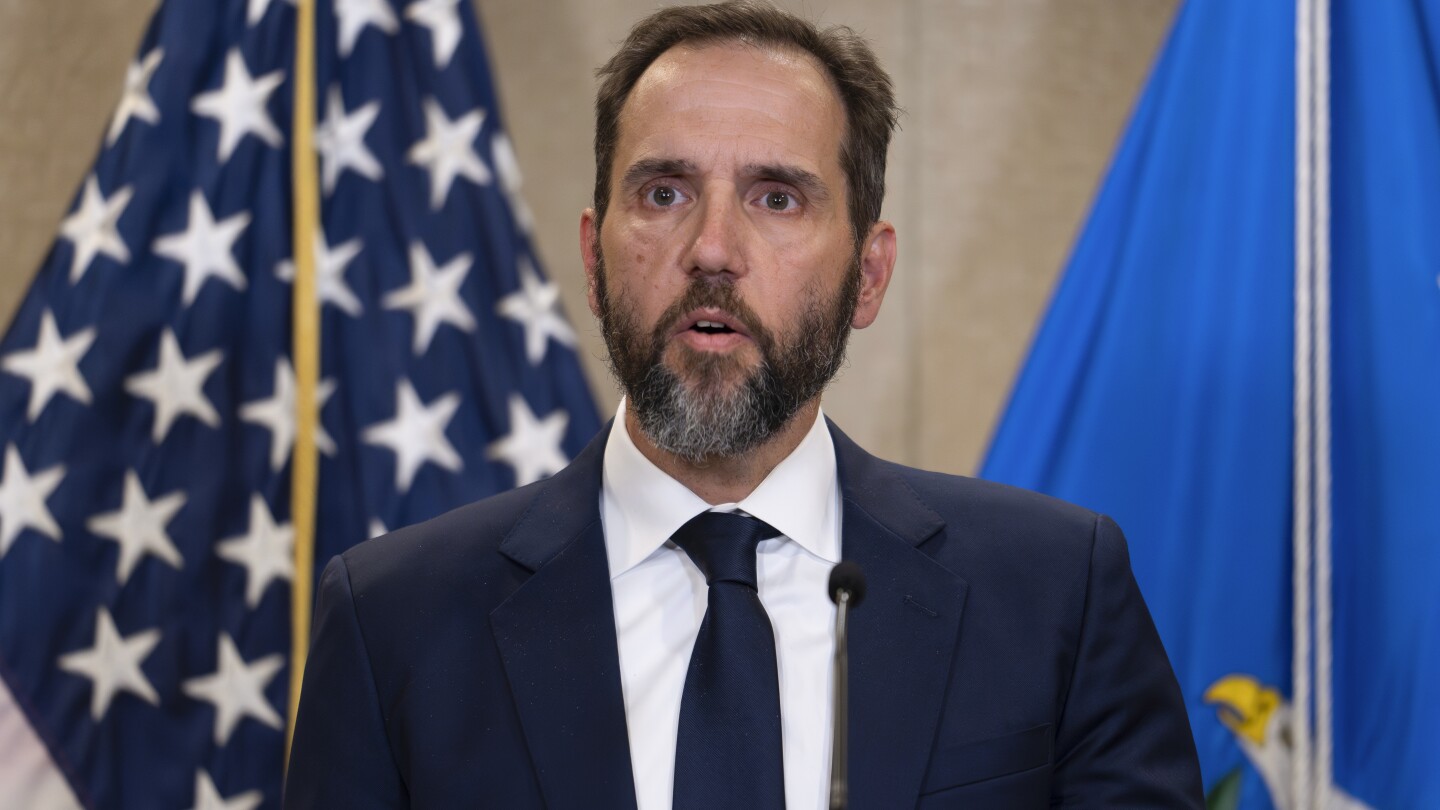 Independent political watchdog investigates ex-Trump prosecutor Jack Smith