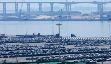 Trump's new tariffs prompt mixed reactions from global trading partners