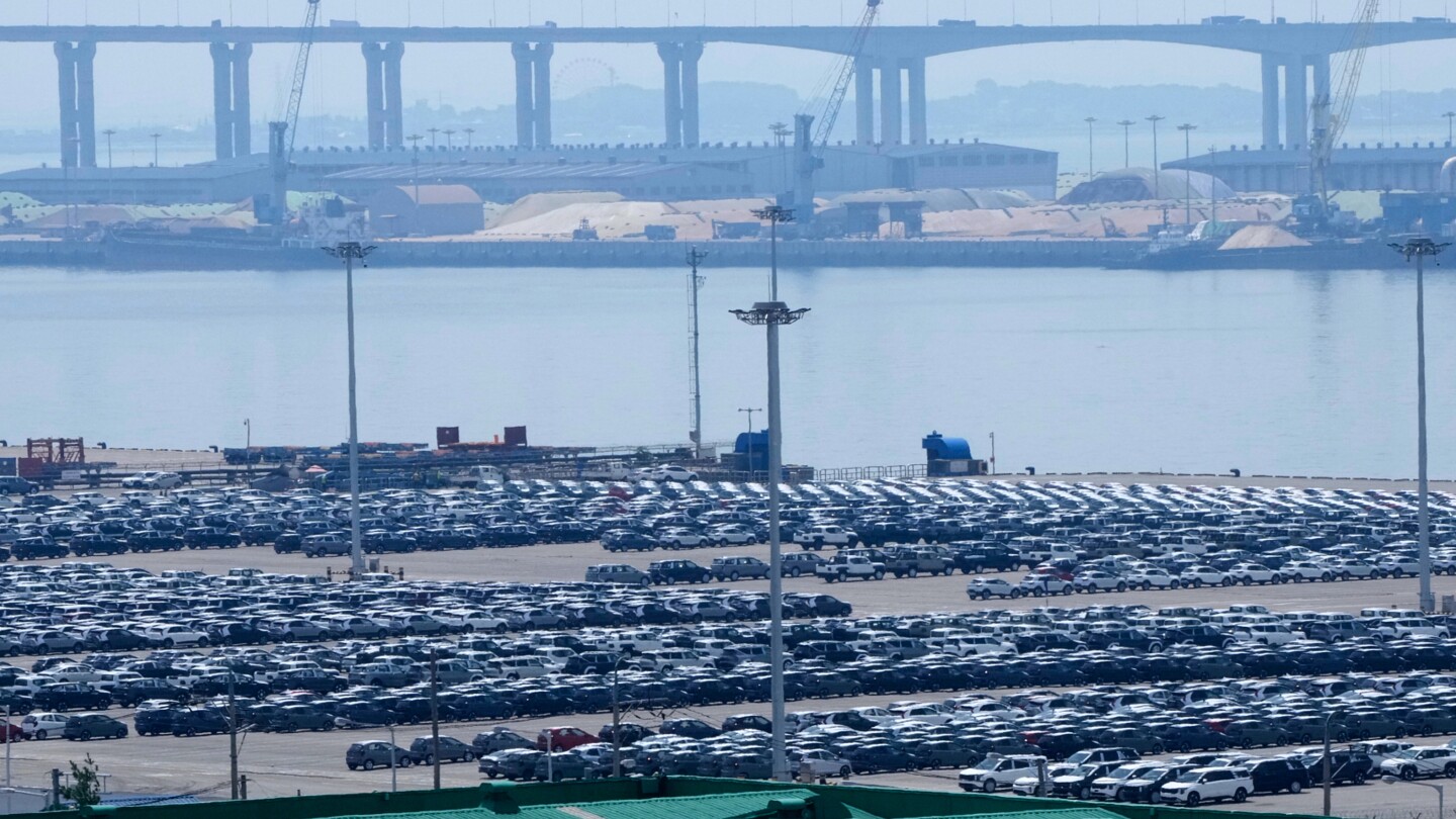 Trump's new tariffs prompt mixed reactions from global trading partners