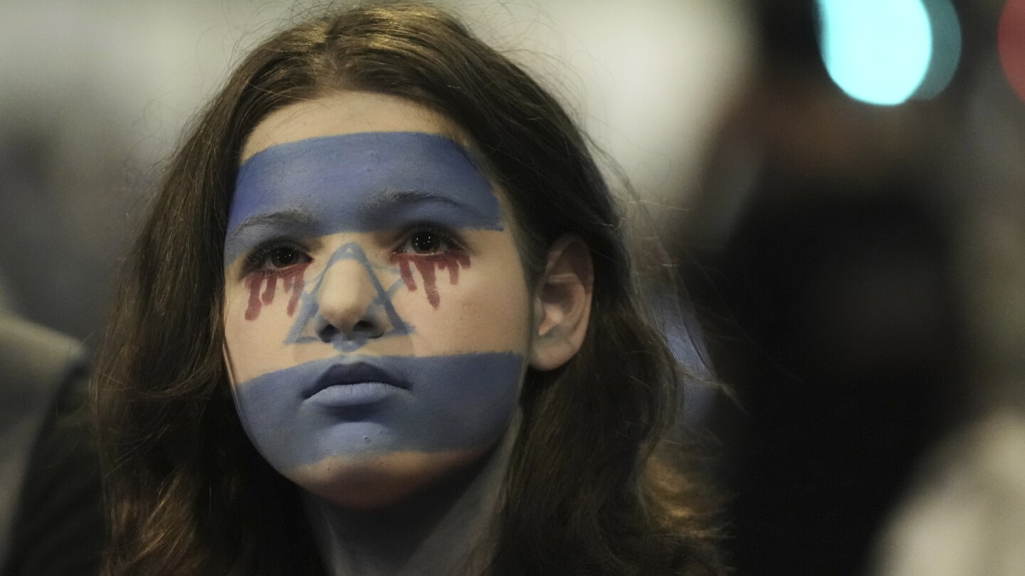 Israel prepares to move Palestinians to southern Gaza as Israelis urge mass protest over war