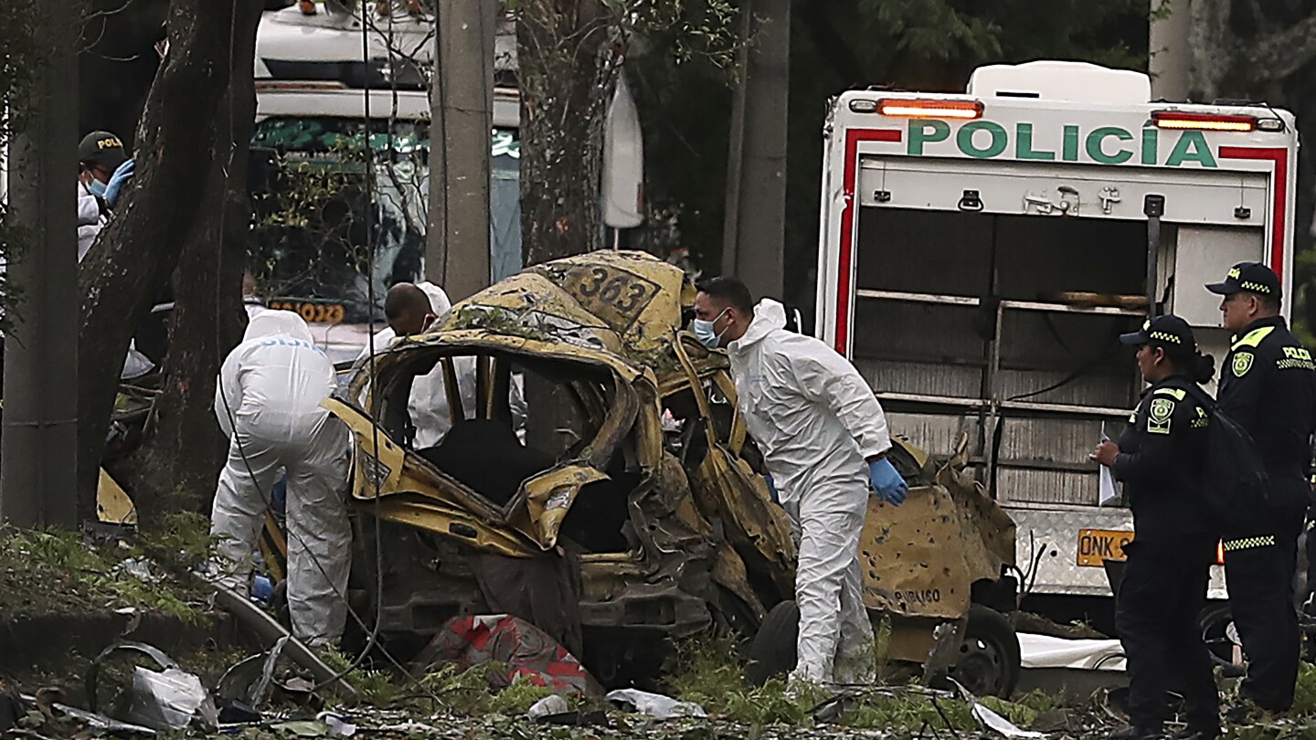Car bomb and attack on Colombian helicopter kills 17