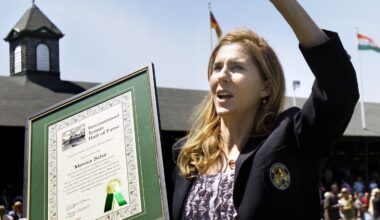 Tennis star Monica Seles reveals myasthenia gravis diagnosis