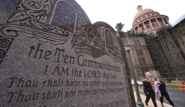 Texas school districts can't put Ten Commandments in classrooms, judge says