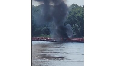 Helicopter crashes into Mississippi River in Missouri, 2 dead